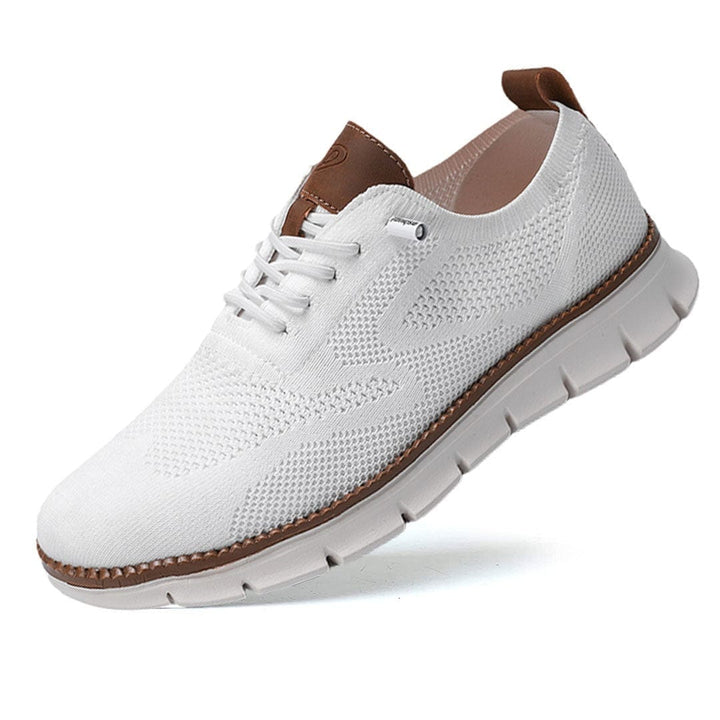 Dagelijkse comfortabele vetersneakers voor heren, modern design in een zwart-witte combinatie.