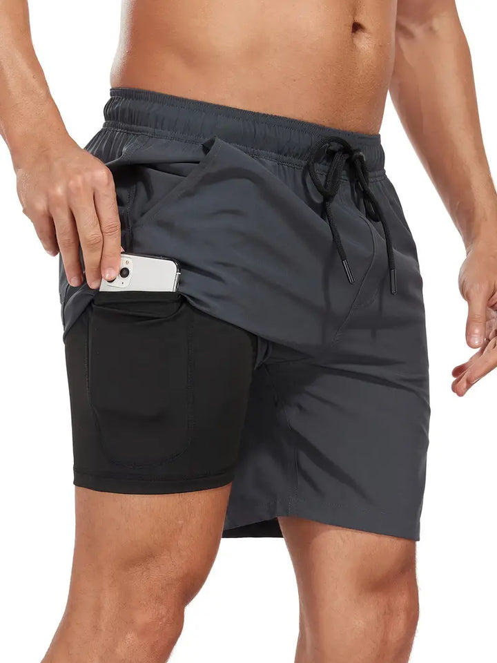 Comfortabele heren zwembroek van ademend, sneldrogend polyester. Geschikt voor een actieve zomer aan zee of zwembad.