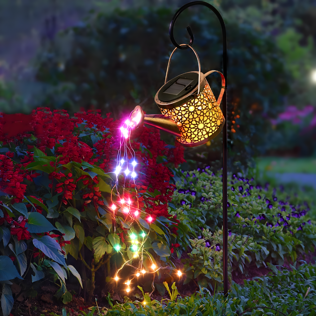 Set decoratieve solar tuinlampen die 's avonds automatisch sfeerlicht verspreiden.