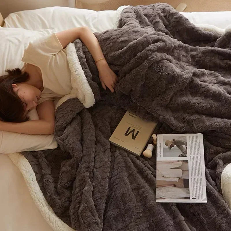 Warmte en comfort: lamswollen winterdeken met fleece voering voor de koude dagen.