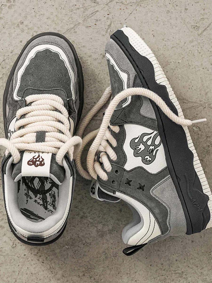 Stijlvolle herenschoenen met een mix van retro en moderne elementen.