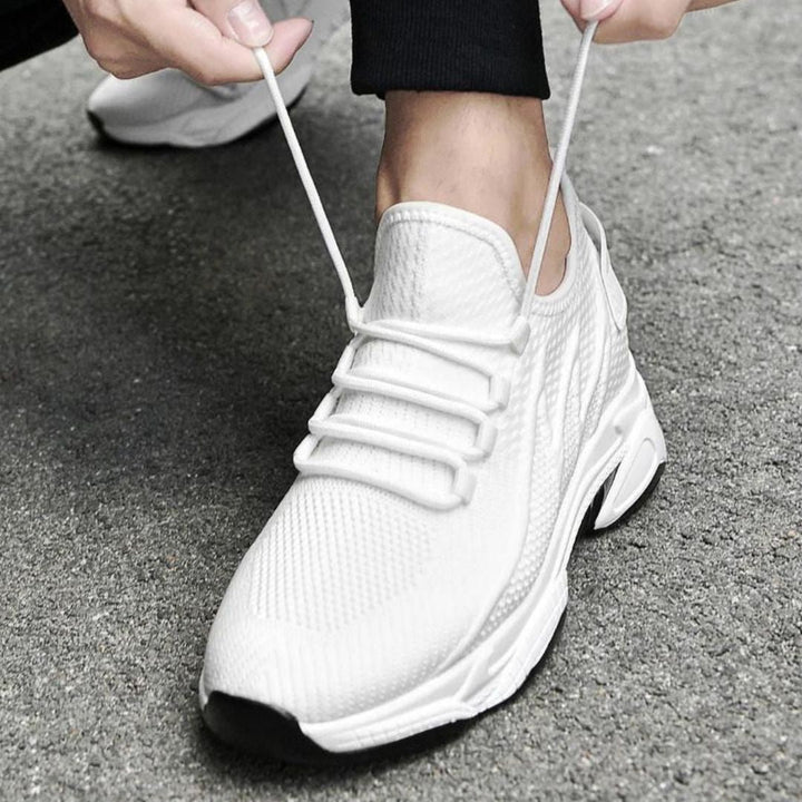 Innovatieve verhogende herensneakers met comfortabele zool voor discrete lengtetoename en een betere houding.