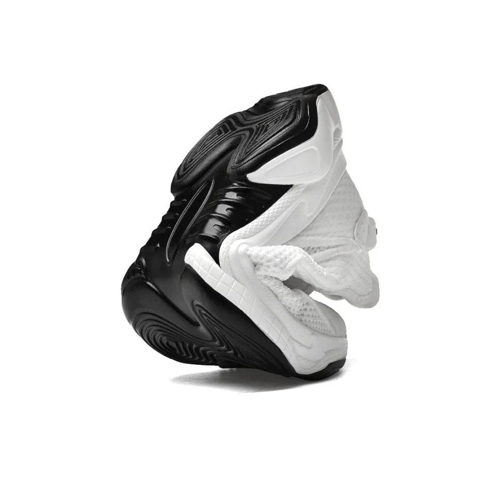 Stijlvolle witte herensneakers met onzichtbare hoogteverhoging voor een modern uiterlijk.