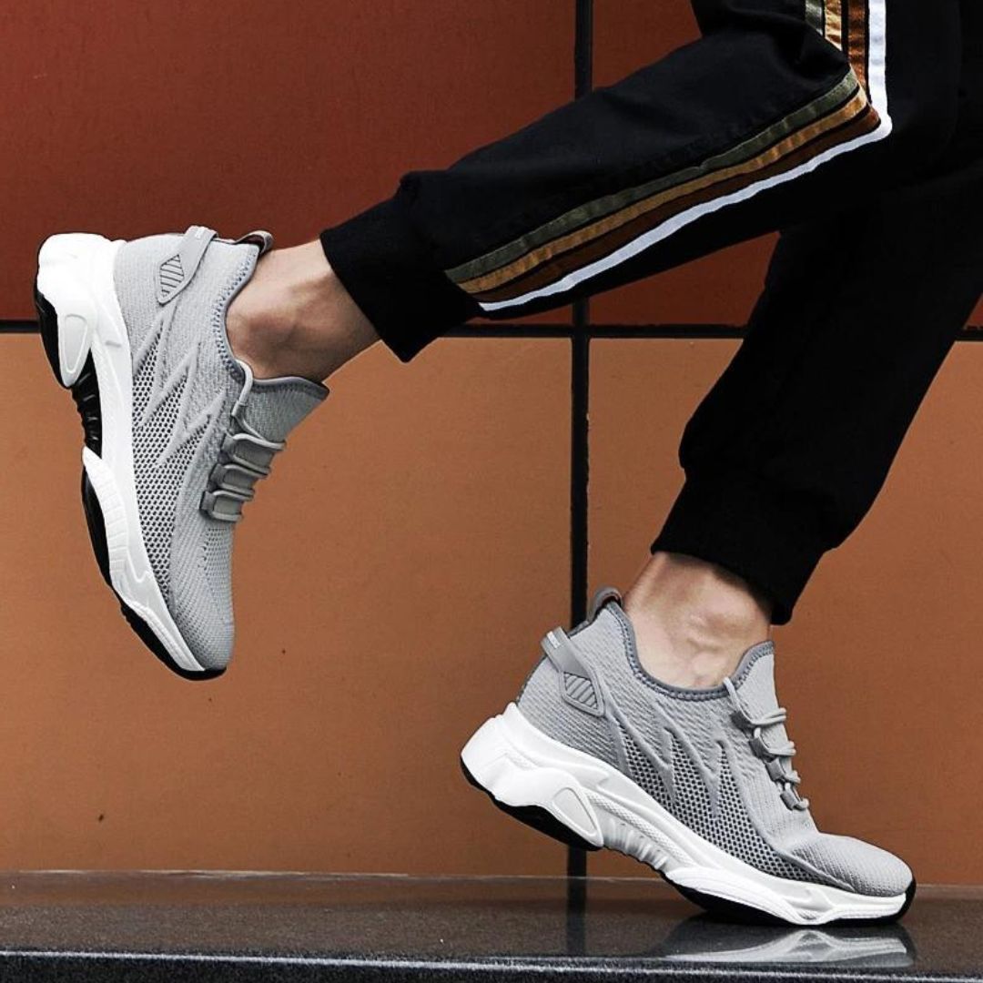 MaxLift Boost herensneakers in wit, zorgen onzichtbaar voor meer lengte en een boost in zelfvertrouwen.