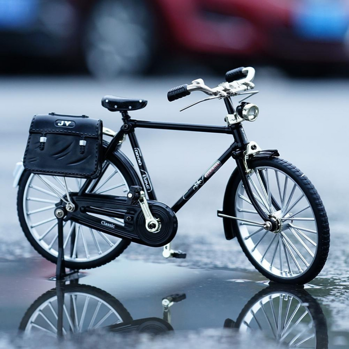 Doe-het-zelf ClassiCycle fietsmodel kit. Bouw je eigen nostalgische fiets met dit educatieve constructiespeelgoed.