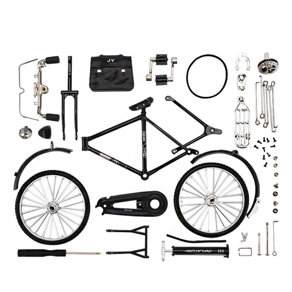 Handen assembleren een ClassiCycle fietsmodel. Technisch speelgoed en hobbykit voor modelbouw liefhebbers van alle leeftijden.