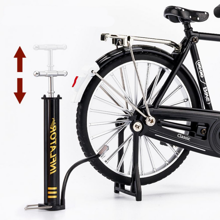 Close-up van de onderdelen voor het ClassiCycle fietsmodel. Een uitdagende en gedetailleerde knutselset voor modelbouw.