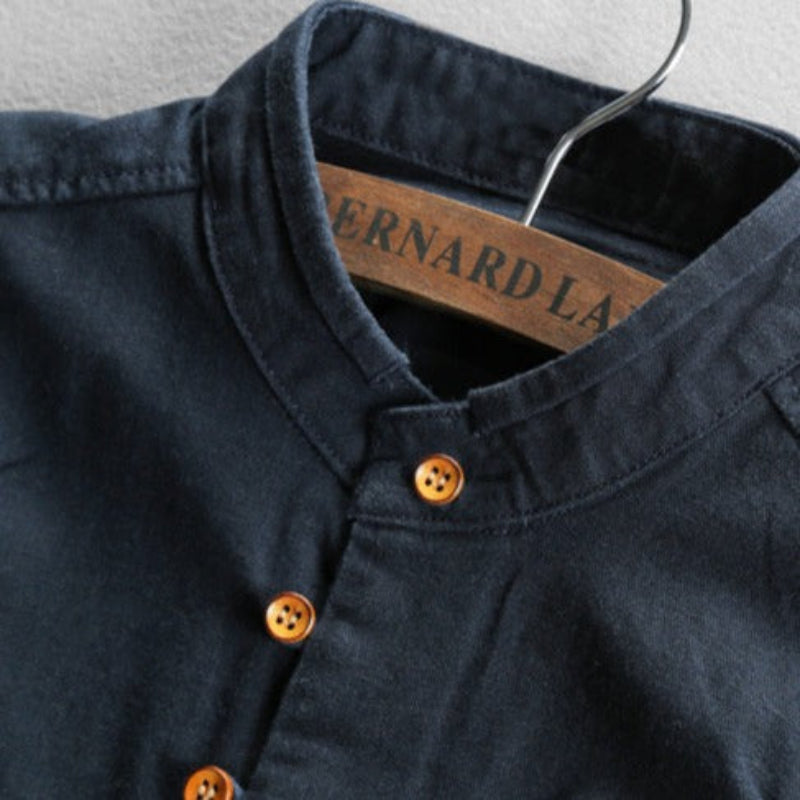 Modern heren overhemd met comfortabele bandkraag en lange mouwen. Perfect voor een stijlvolle, casual look.