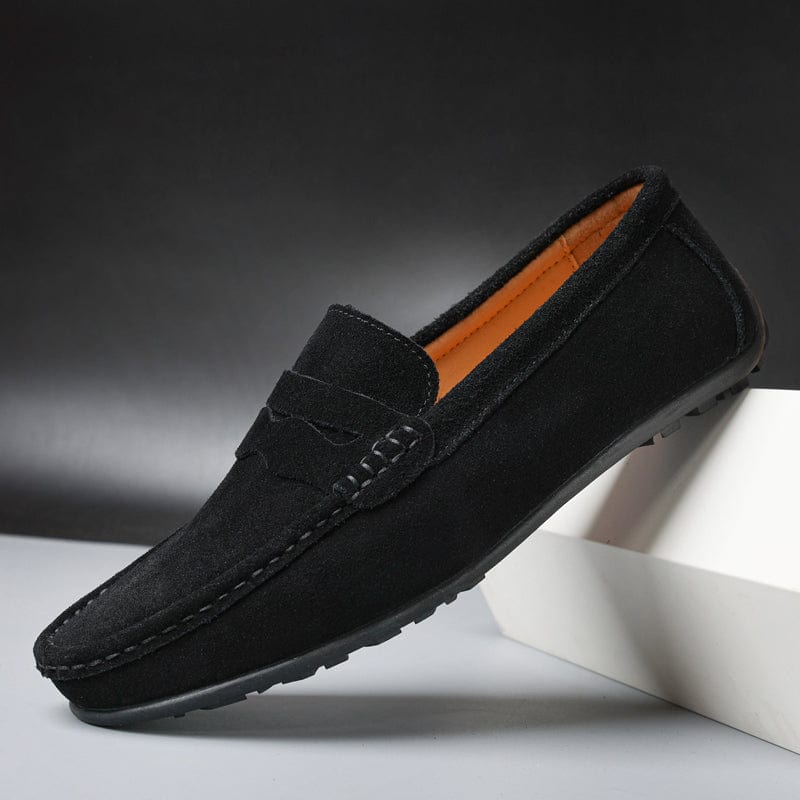 Tijdloze herenschoenen van bovenaf bekeken, casual loafers