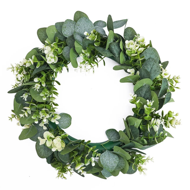 Volledige opname van de groene eucalyptus deurkrans op witte achtergrond