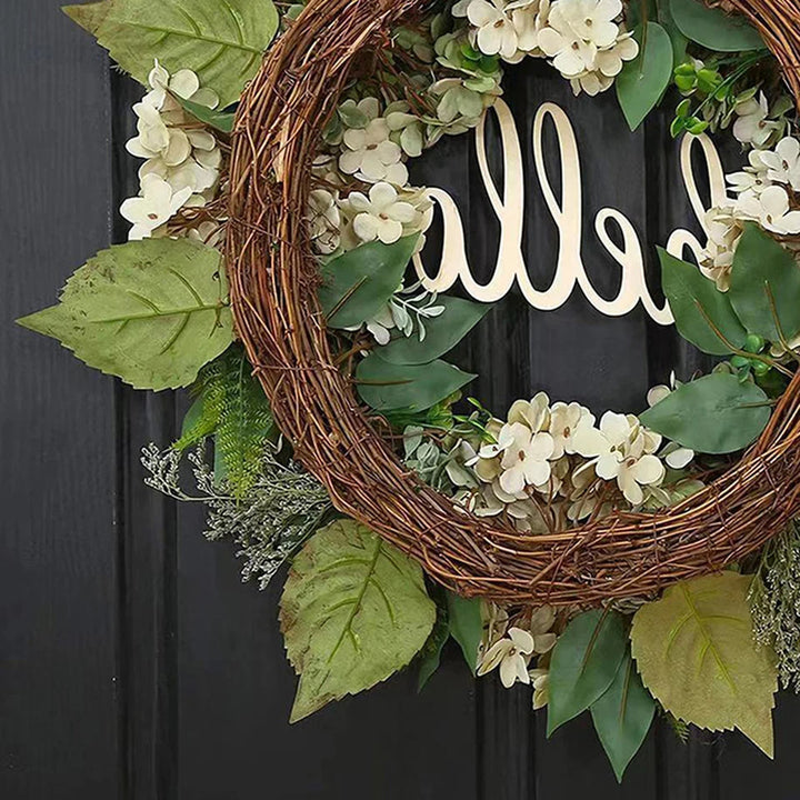 Grote groene hortensia krans met vrolijk Hallo bord voor deurdecoratie