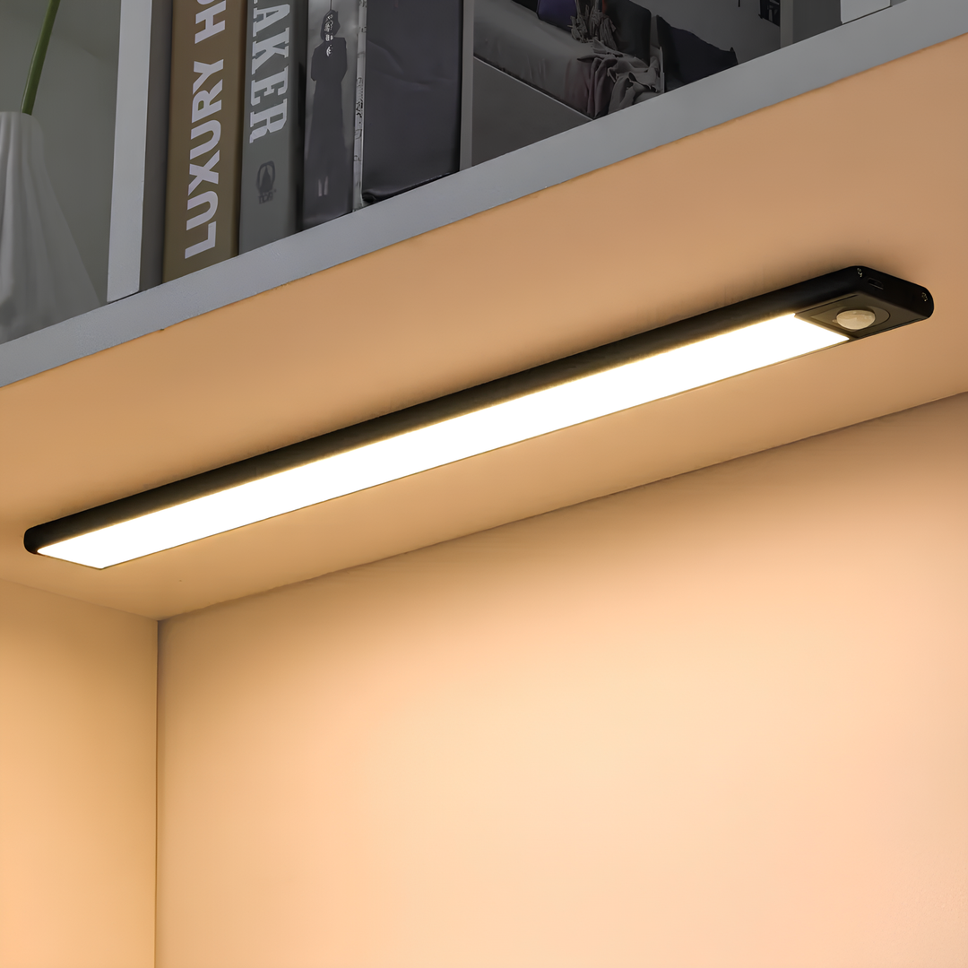 Slimme oplaadbare bewegingssensor lamp voor efficiënte binnenverlichting.