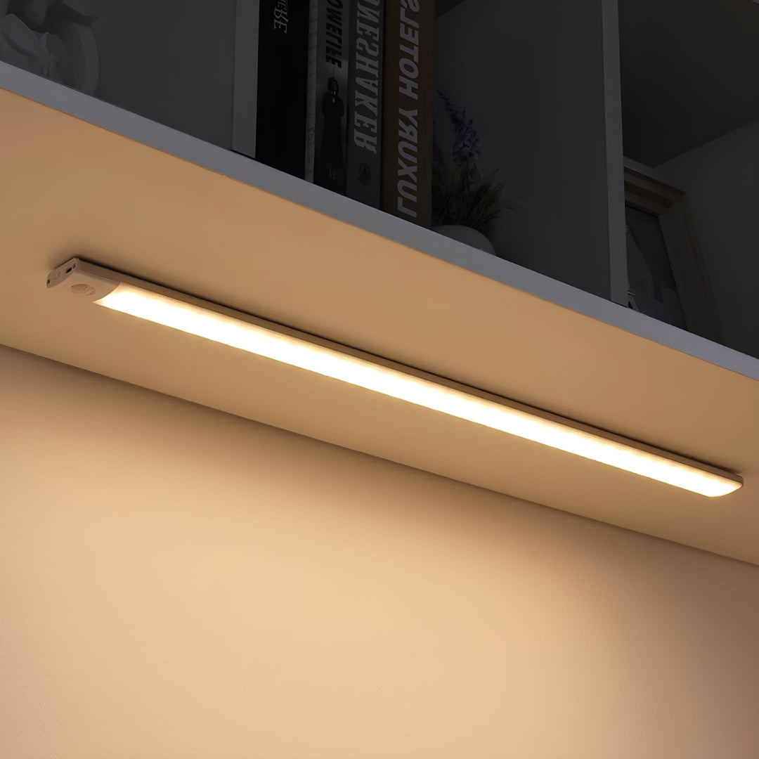 Energiezuinige LED kastverlichting met draadloze bewegingssensor functie.