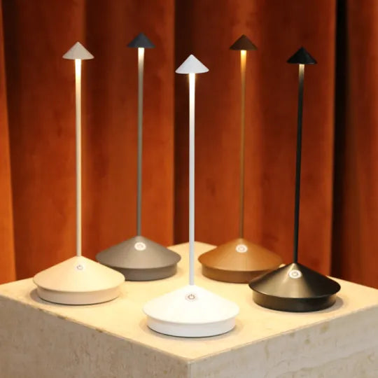 Lange batterijduur draadloze LED tafellamp, dimbaar en waterbestendig. Sfeerlicht overal.