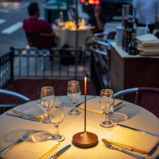 Waterbestendige draadloze LED tafellamp, dimbaar sfeerlicht voor terras, tuin of balkon.
