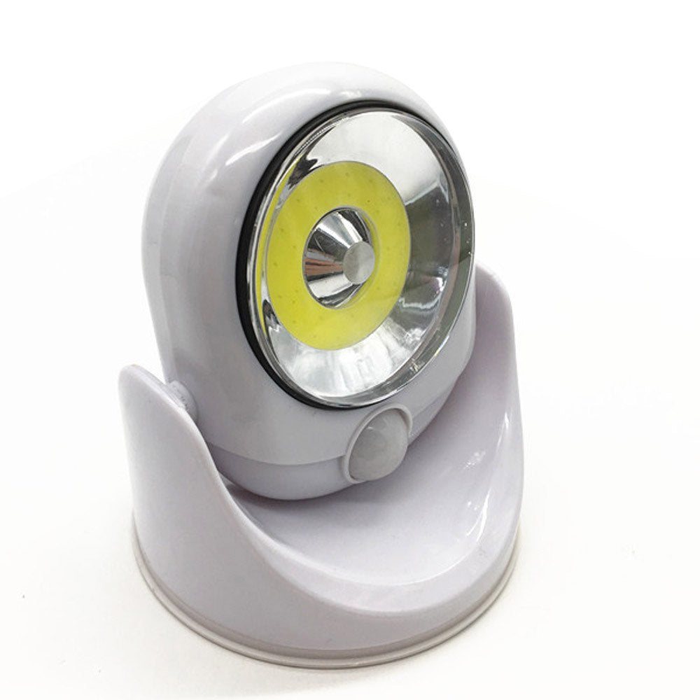 Moderne, energiezuinige draadloze LED lamp met 450 lumen en bewegingssensor. Veilige en heldere verlichting.