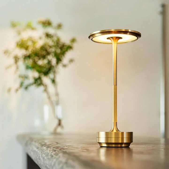 Draadloze LED tafellamp, oplaadbaar en dimbaar, voor sfeervolle interieurverlichting.