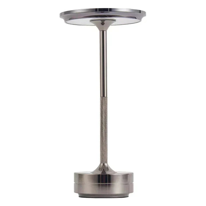 Design draadloze LED tafellamp, dimbaar en oplaadbaar, brengt sfeer in modern interieur.