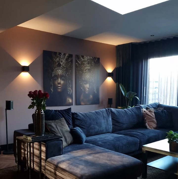Draadloze LED wandlamp met bewegingssensor. Ideaal voor sfeervolle interieurverlichting, modern design.