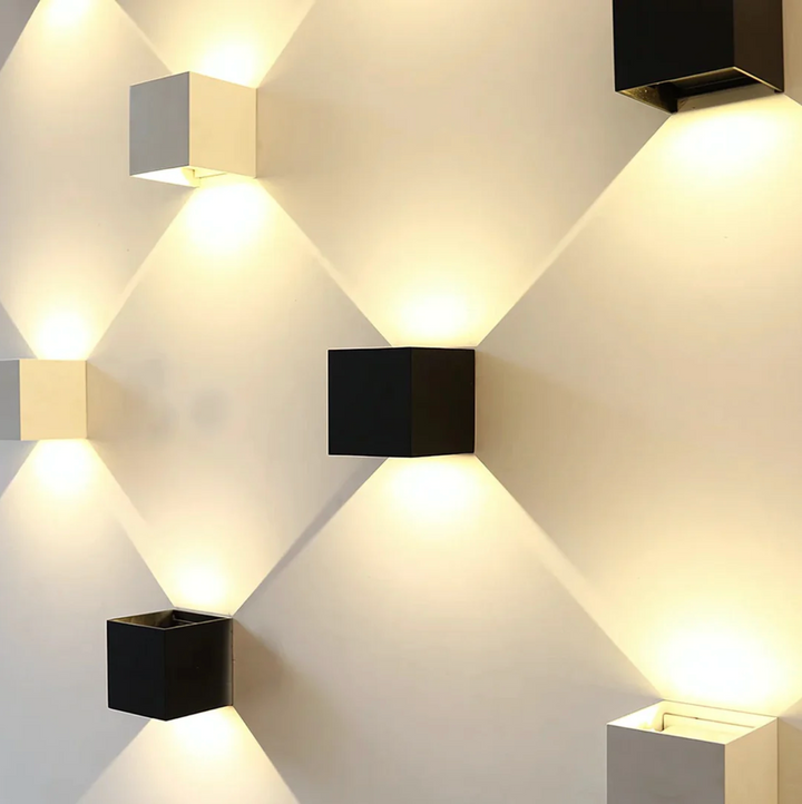 Elegante LED wandlamp, draadloos en met bewegingssensor. Geeft warm licht en is USB oplaadbaar.