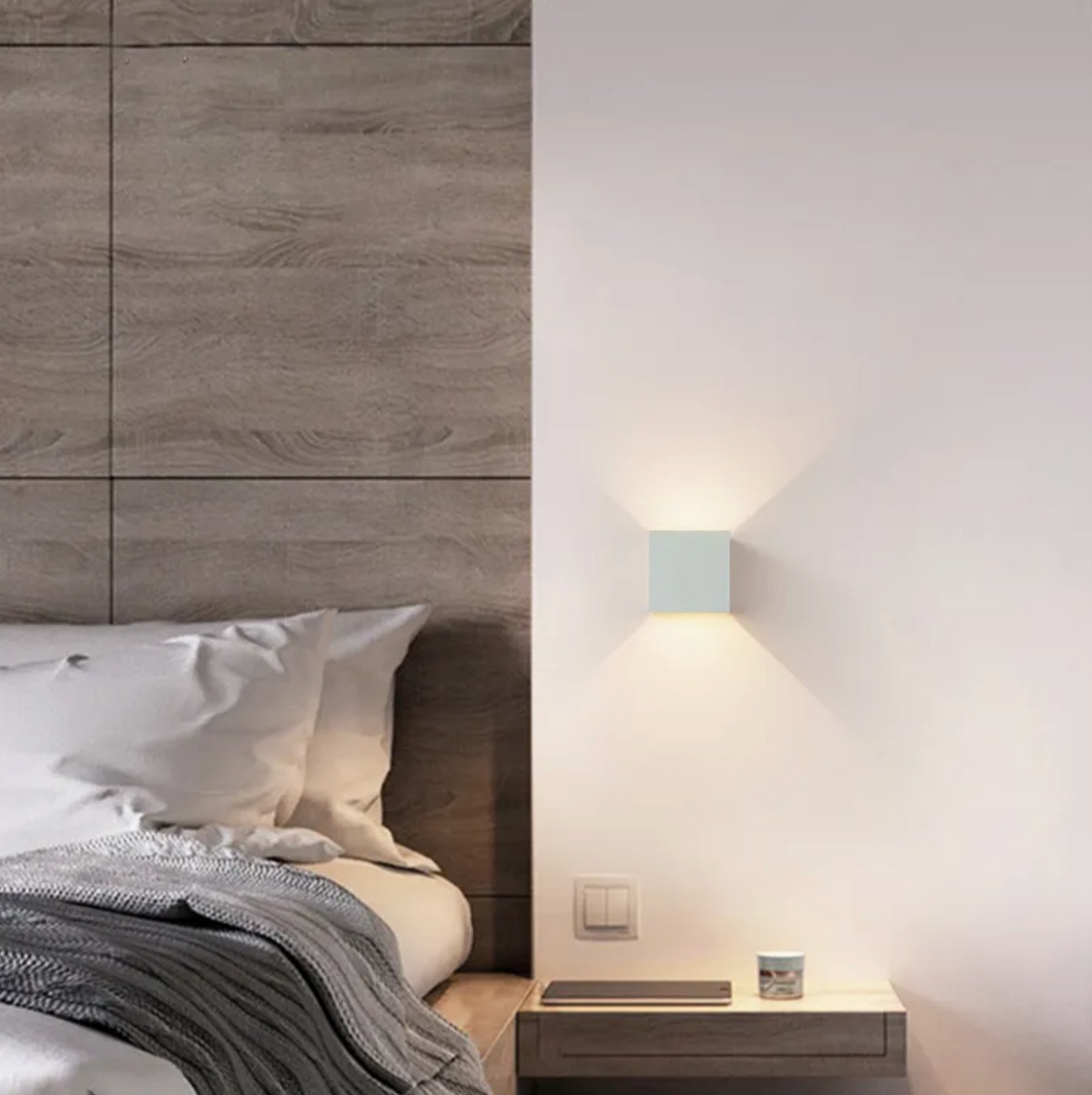 Sfeervolle draadloze LED wandlamp met bewegingssensor. Perfect voor hal, trap of kast. Modern en praktisch.