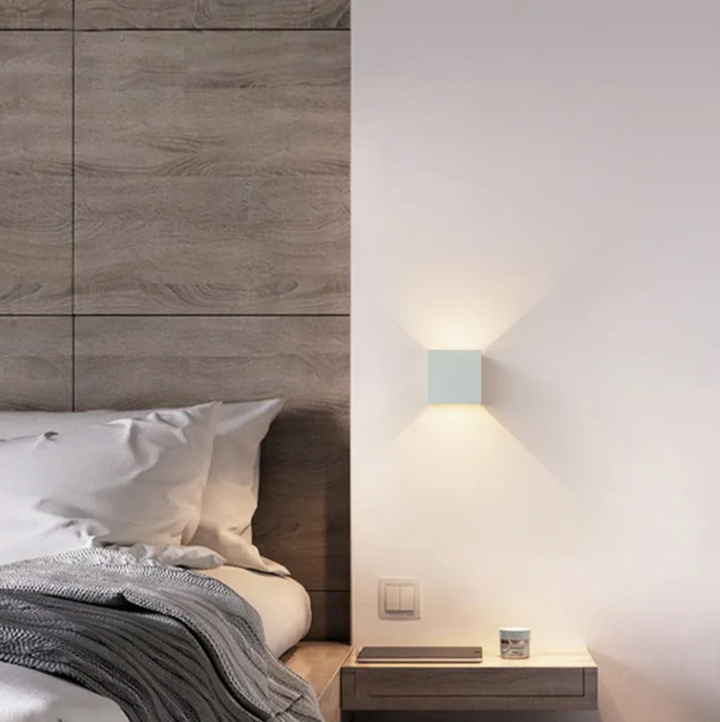 Sfeervolle draadloze LED wandlamp met bewegingssensor. Perfect voor hal, trap of kast. Modern en praktisch.