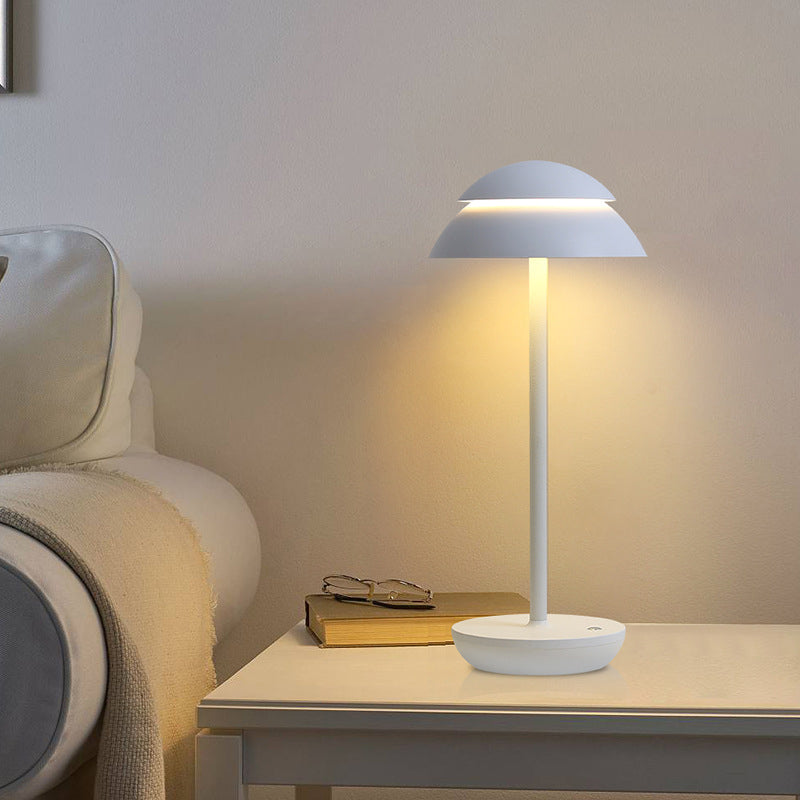 GlowBeam: draagbare oplaadbare LED lamp, perfect voor woonkamer of terras.