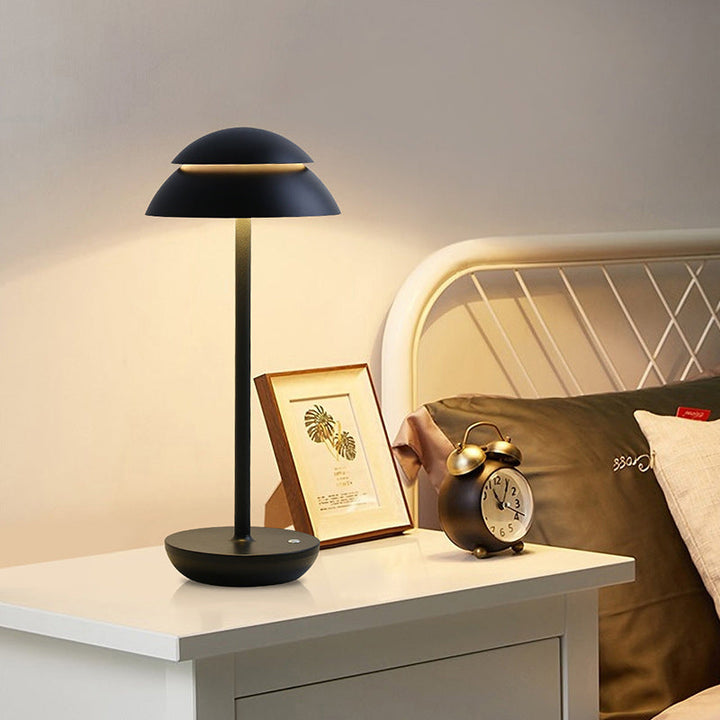 Moderne draadloze LED tafellamp, creëert warme sfeer in elke ruimte.