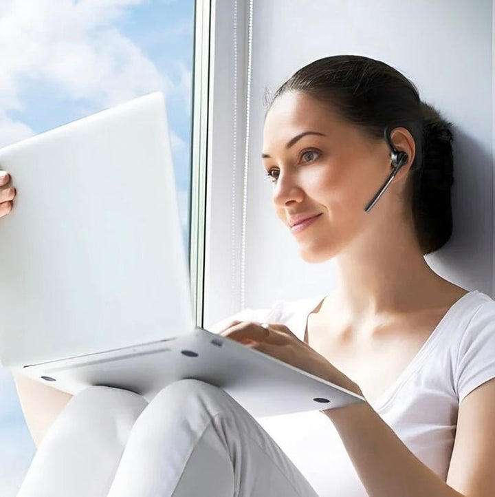 SoundSync Bluetooth headset met geavanceerde ruisonderdrukking en heldere microfoon voor optimale gesprekskwaliteit.