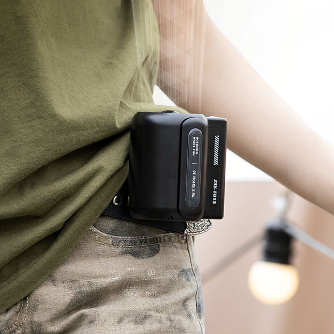 Handige mini clip ventilator, perfect om aan kleding of riem te bevestigen voor handenvrij koelen onderweg.