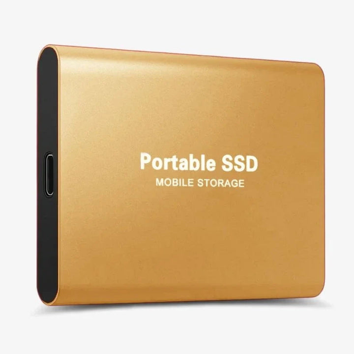 Plug & play externe SSD aangesloten op laptop, voor snelle bestandsoverdracht en efficiënte werk opslag.
