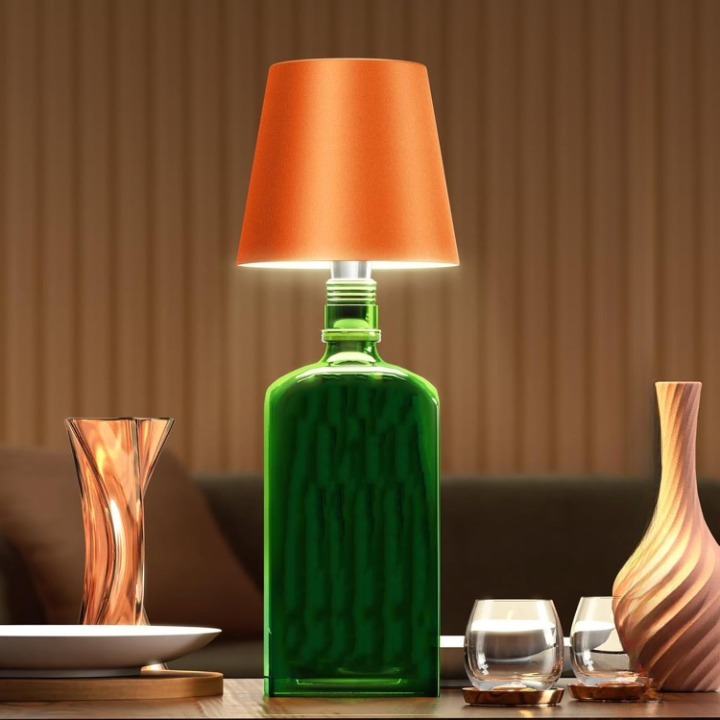 Veelzijdige draagbare LED lamp voor tafels, creëert warme sfeer, geschikt voor binnen- en buitenruimtes.