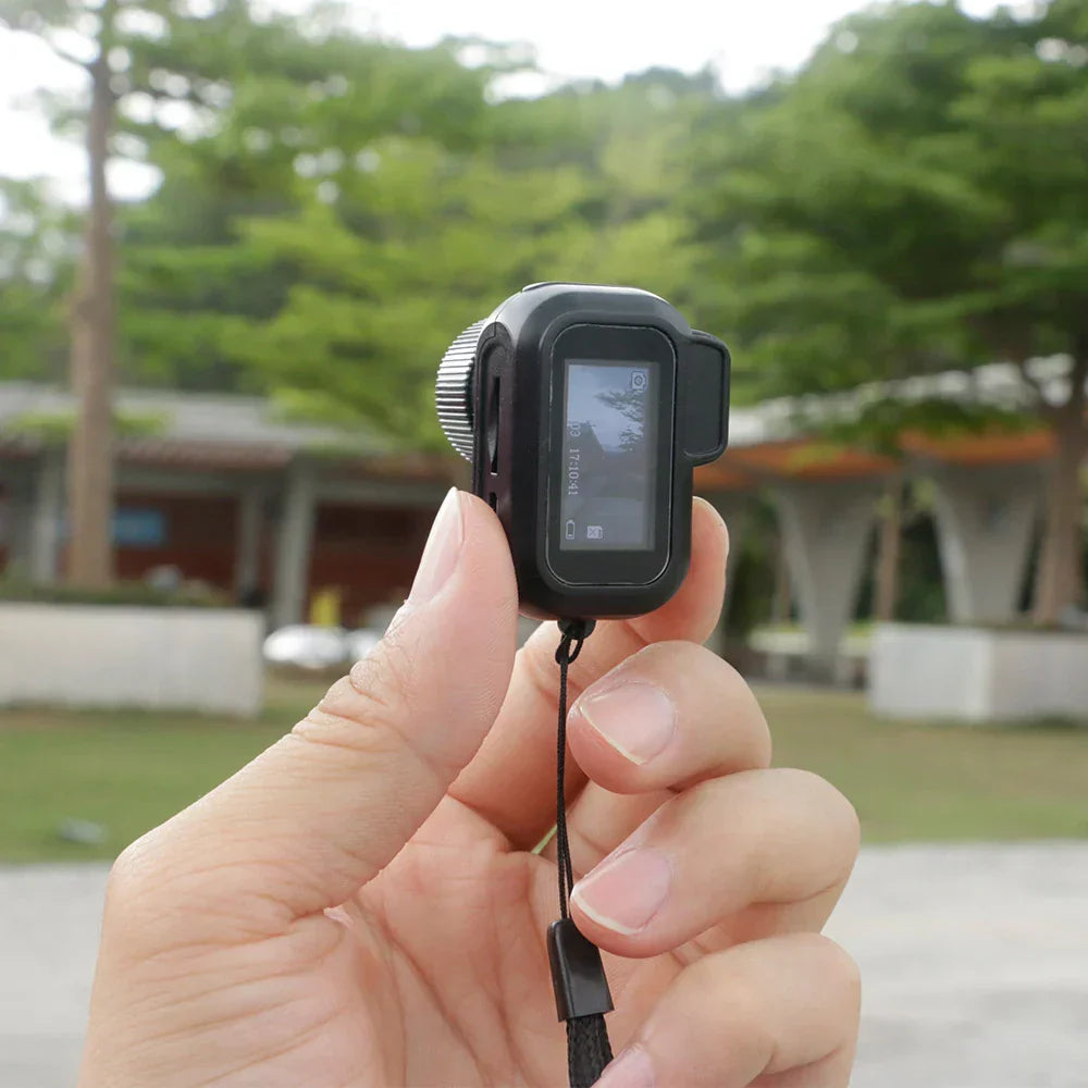 Handzame mini camera; draagbaar gadget voor HD opnames tijdens reizen. Maak overal scherpe foto's en video's.