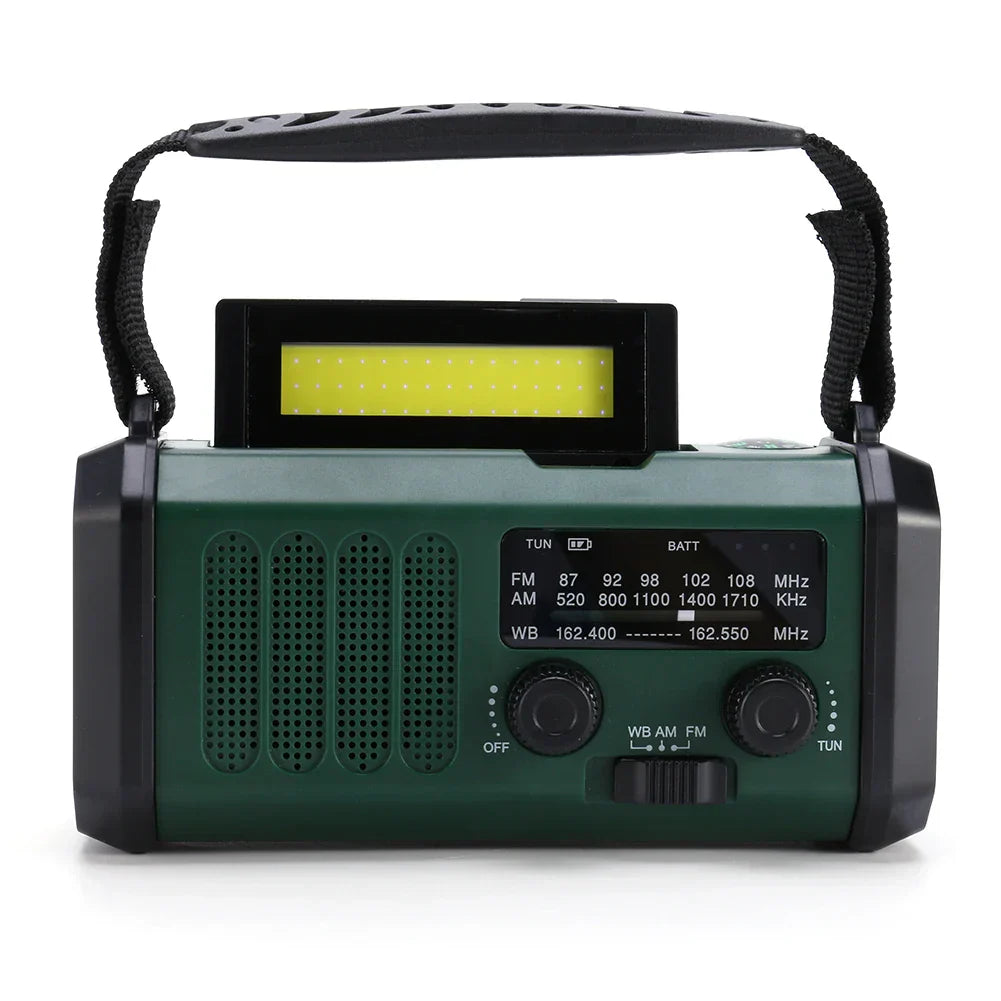Compacte noodradio met AM/FM, powerbank en zaklamp, perfect voor kamperen en outdoor avonturen.