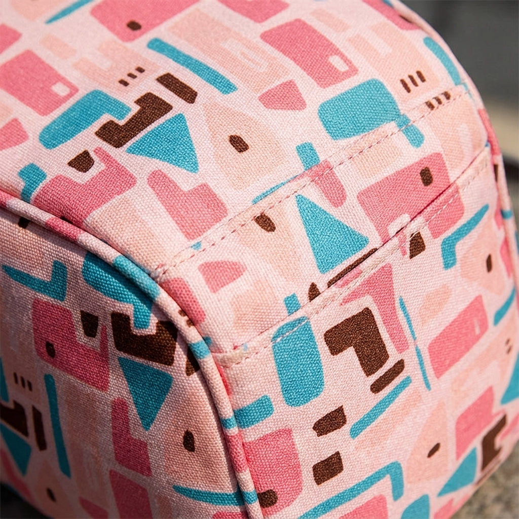 Compacte verzorgingstas met slimme opbergvakken; perfect voor reizen en uitstapjes met de baby.