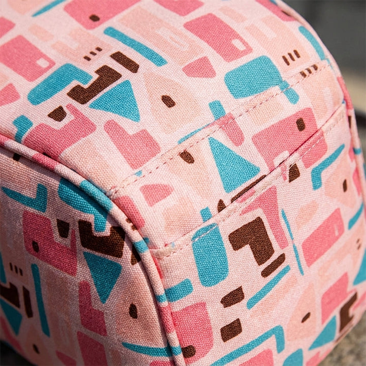 Compacte verzorgingstas met slimme opbergvakken; perfect voor reizen en uitstapjes met de baby.