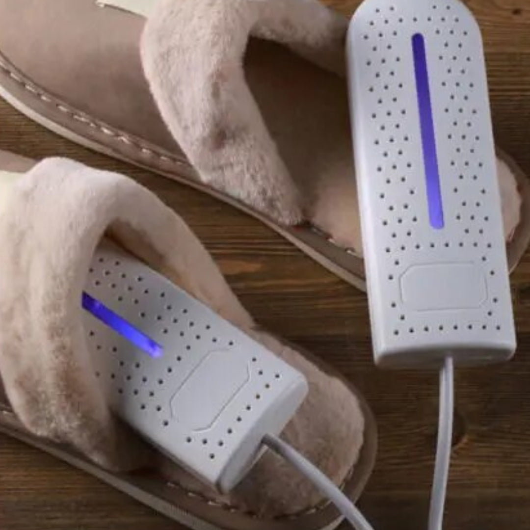 Snel drogen en steriliseren van schoenen met de draagbare UV-schoenendroger. Perfect voor hygiëne.