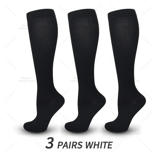 Stijlvolle unisex compressiesokken, kniehoog. Geschikt voor diverse sporten en dagelijks comfort.