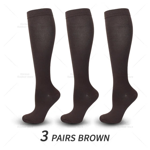 Kniehoge compressiesokken verminderen vermoeidheid in de benen. Stimuleert bloedsomloop. Unisex 3-pack.