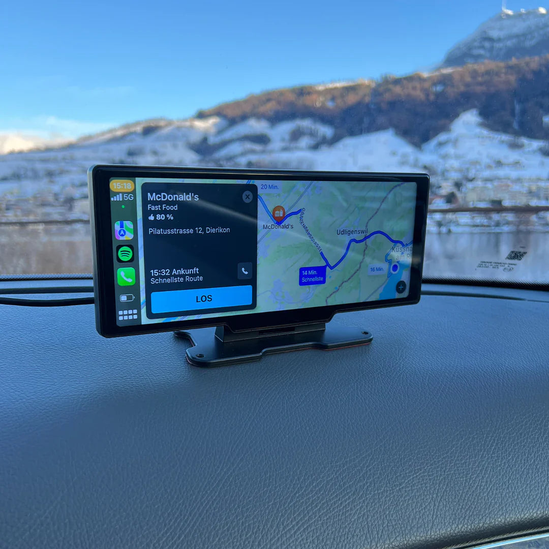 Eenvoudige installatie van de DrivePlay adapter; voegt Apple CarPlay, Android Auto en bluetooth toe aan je auto.