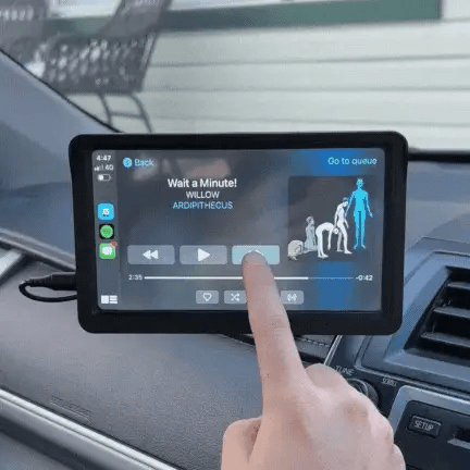 Upgrade je auto met DrivePlay multimedia adapter; geniet van navigatie, bluetooth & achteruitrijcamera support.