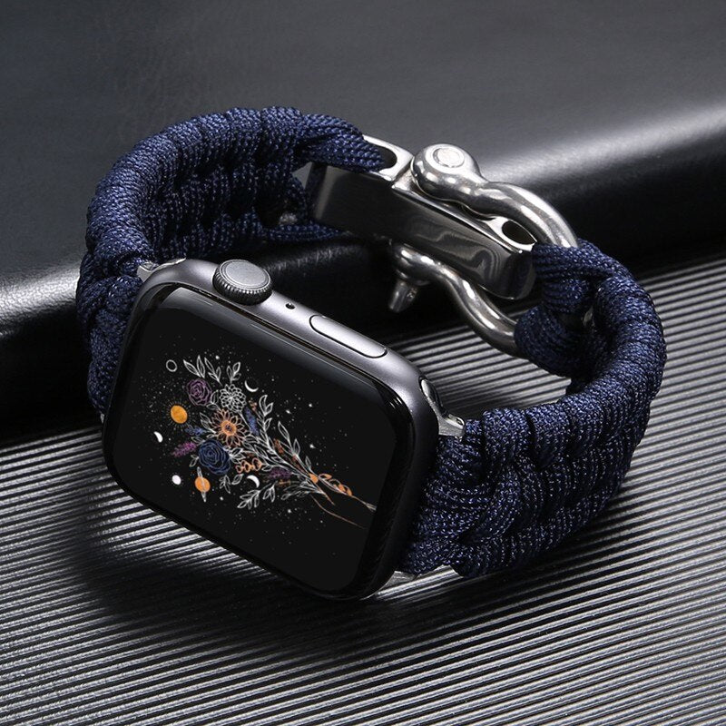 "Duurzaam nylon Okimo bandje voor Apple Watch met robuust paracord design en zware roestvrijstalen sluiting."