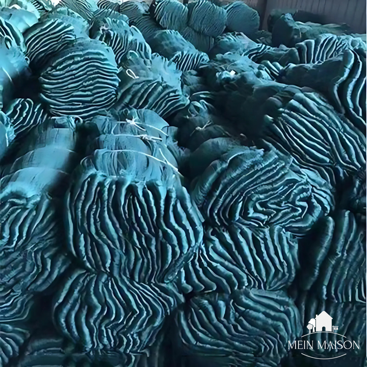 Detail van scheurbestendig en UV-bestendig nylon tuinnet, essentieel voor langdurige plantenbescherming buiten.