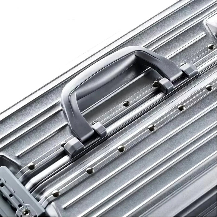 Stijlvolle aluminium-magnesium handbagage reiskoffer met TSA slot voor efficiënt zakelijk reizen.