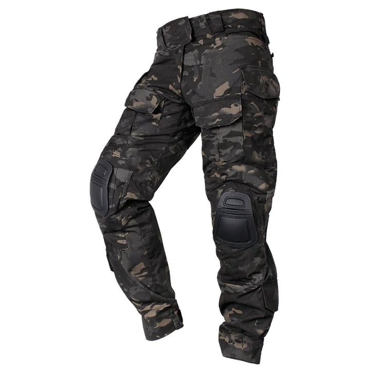 Camouflage heren cargobroek met kniebescherming, perfect voor jacht, outdoor en tactische training.