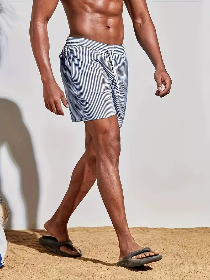 Stijlvolle heren zwemshorts met blauw-witte strepen voor strand en zomer