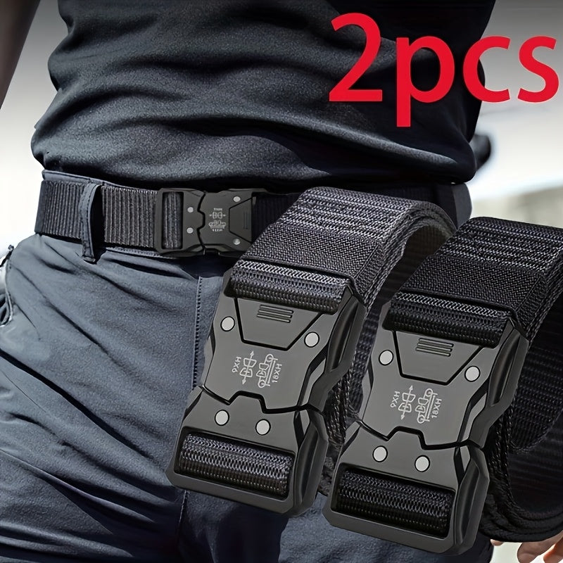 Unisex tactische riem gedragen op een broek met gesp detail