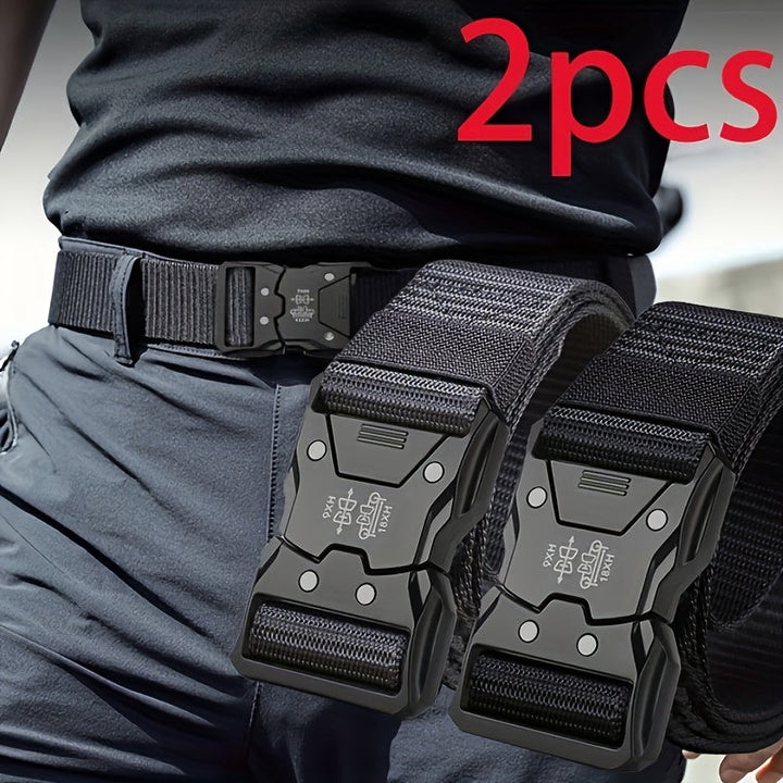 Unisex tactische riem gedragen op een broek met gesp detail