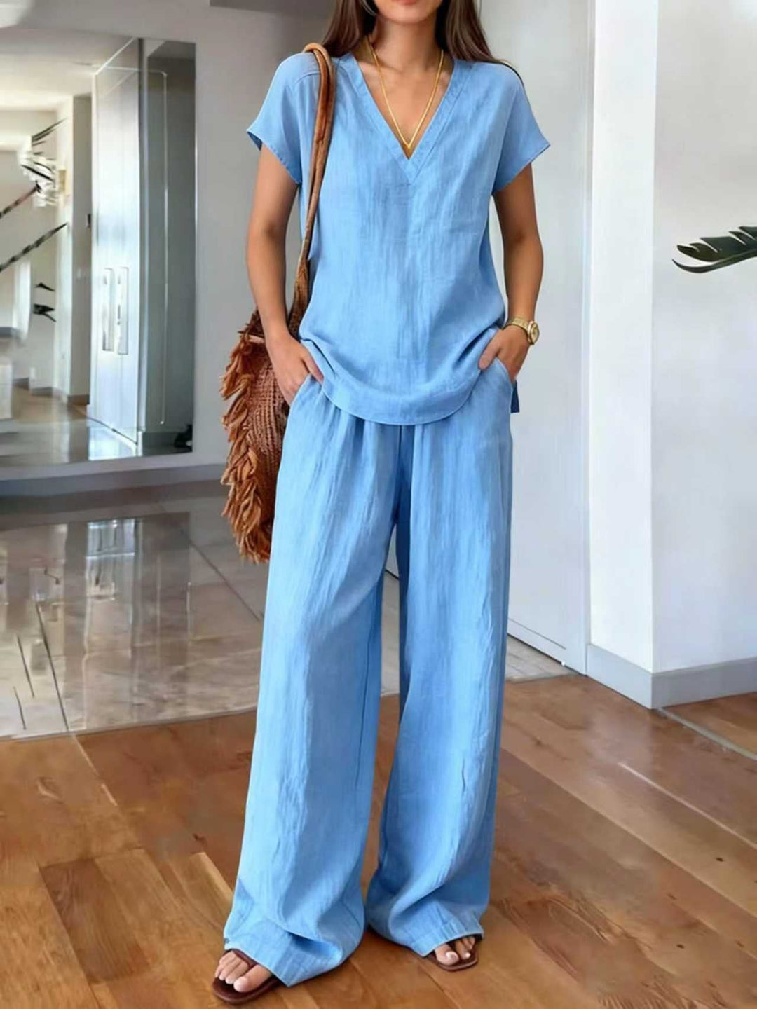 Blauwe casual set voor dames, perfect voor een zomerse dag of informele gelegenheden.