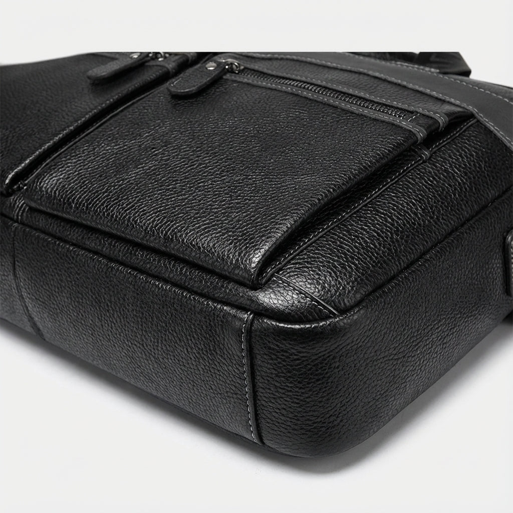 Uniseks UrbanSling laptoptas als stijlvolle schoudertas gedragen. Duurzame werktas voor onderweg.